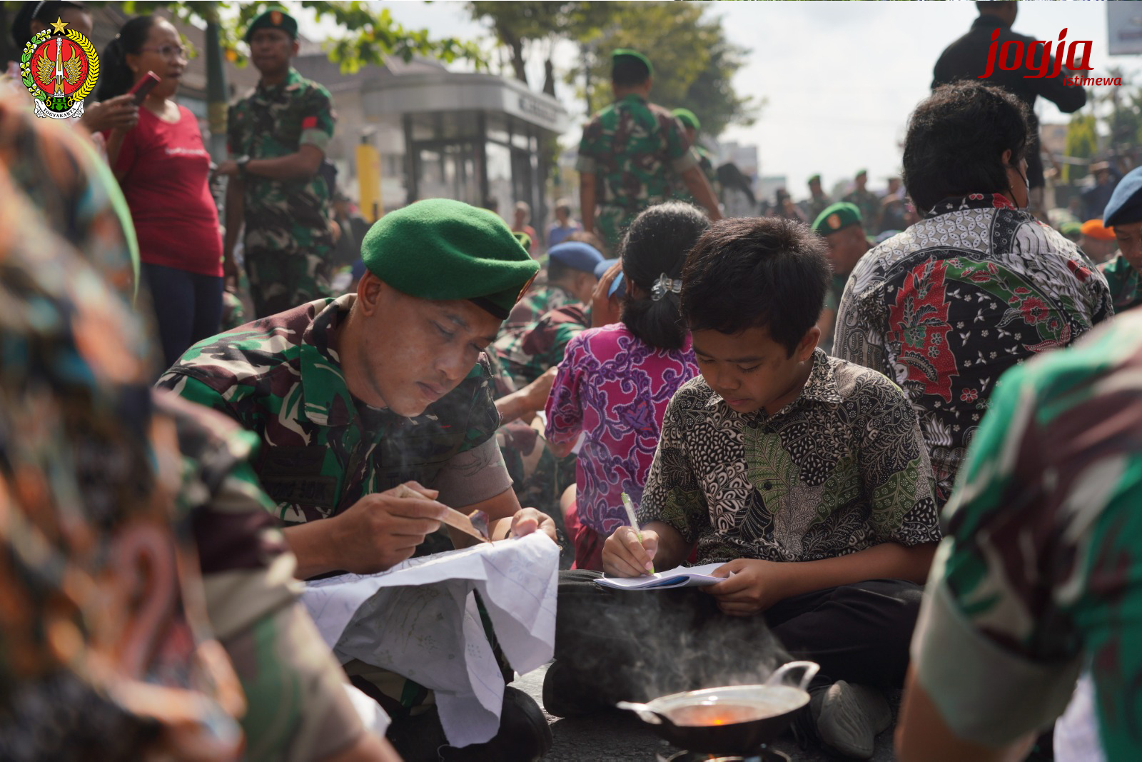 Peringati Hari Batik Nasional, 1000 Prajurit TNI Membatik Pecahkan Rekor Muri
